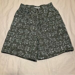 Arizona Jean Company Floral High Waist Gray Shorts